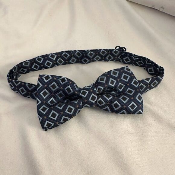 Baby Toddler Diamond Pattern Clip On Bow Tie, Dark Blue Navy and Gold - Picture 2 of 3